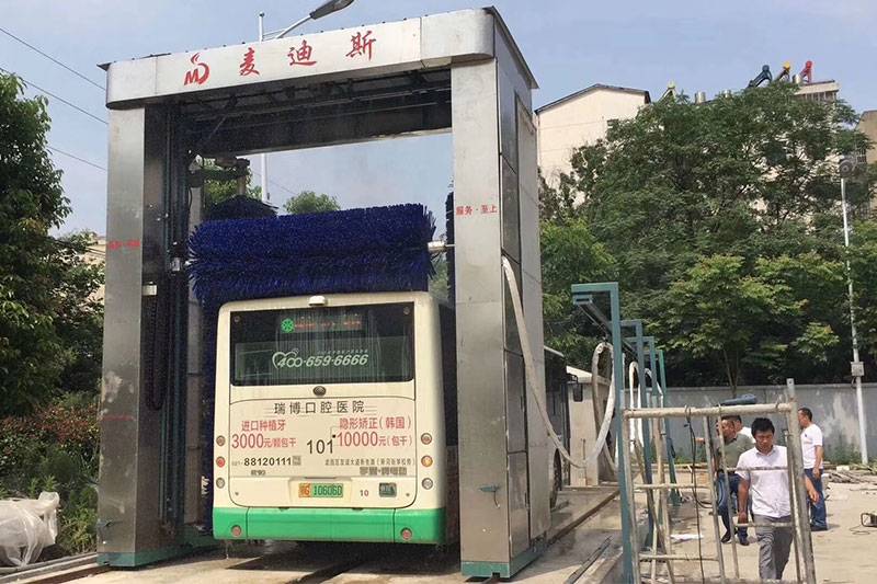 湖北省鄂州市公交公司龍門往復大巴式全自動洗車機安裝完畢