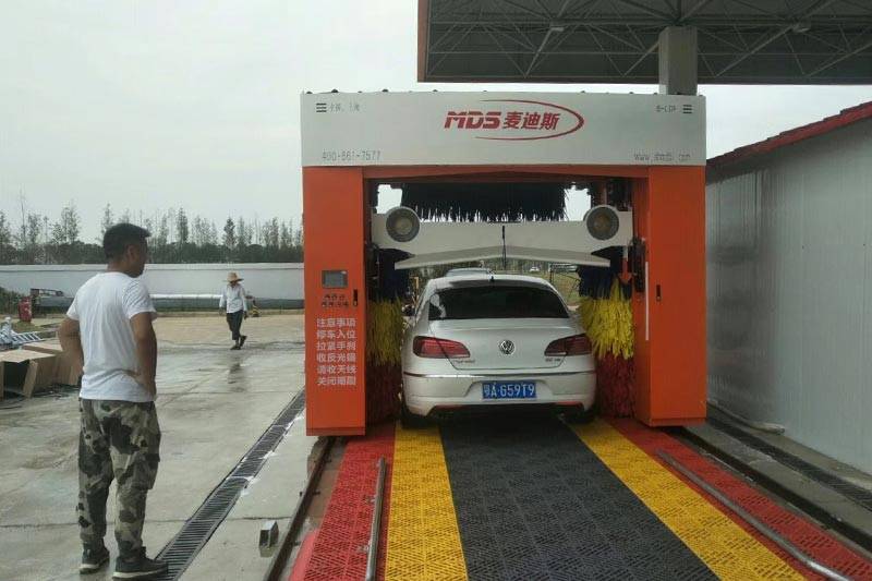 湖北省武漢市黃陂區往復式五刷洗車機安裝案例