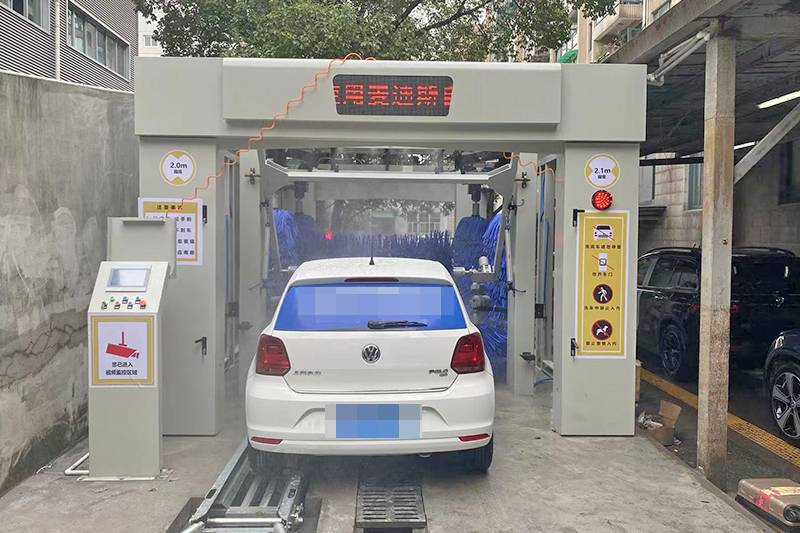 杭州奔馳4S店安裝隧道式洗車機