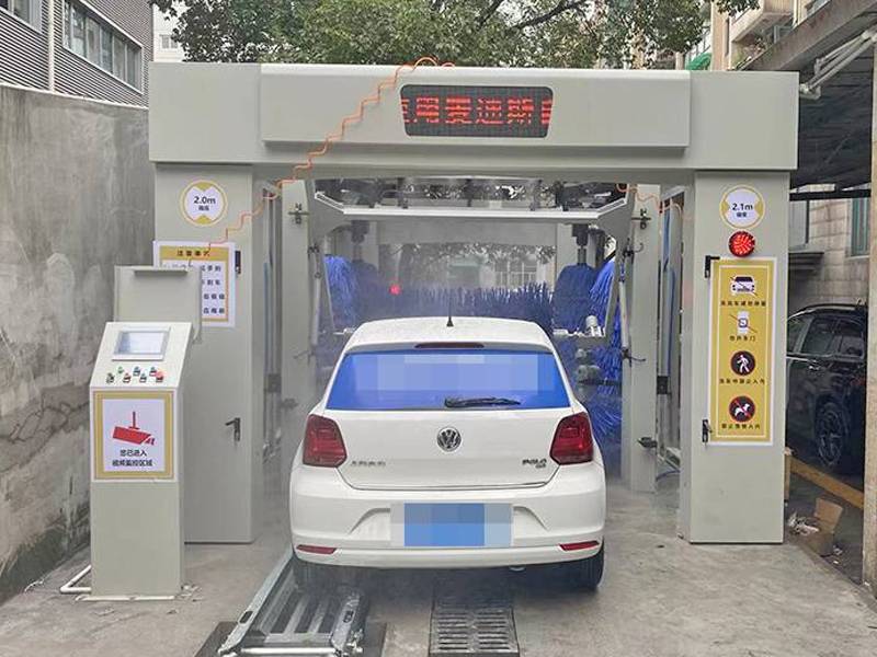 杭州奔馳4S店安裝隧道式洗車機